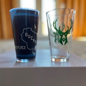 2 Milwaukee Bucks Pint Glasses